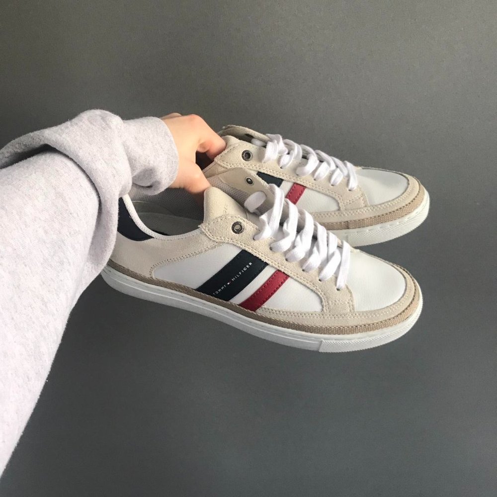 VINTAGE TOMMY HILFIGER SNEAKERS